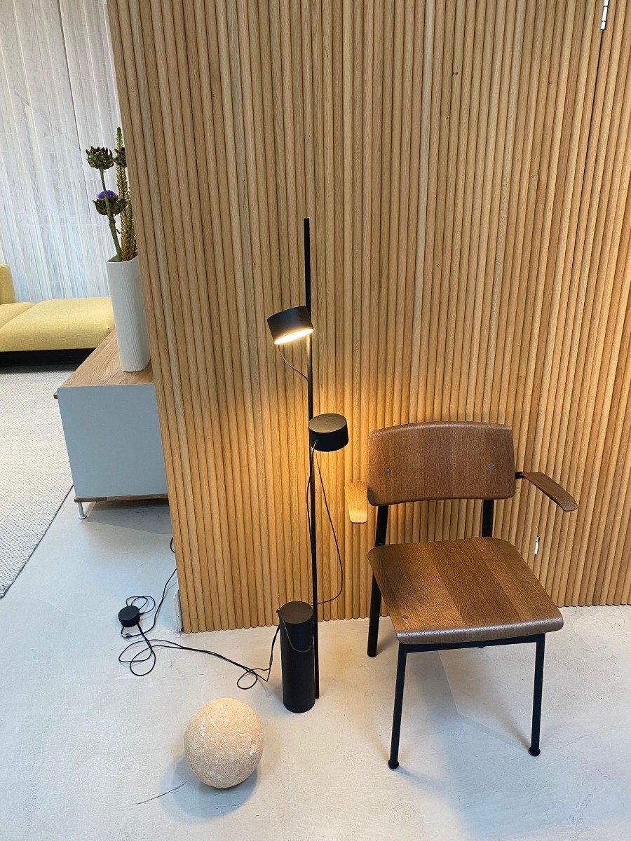 Muuto Post floor lamp with chair