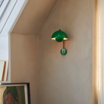 Signal Green &Tradition Flowerpot VP8 Wall Light