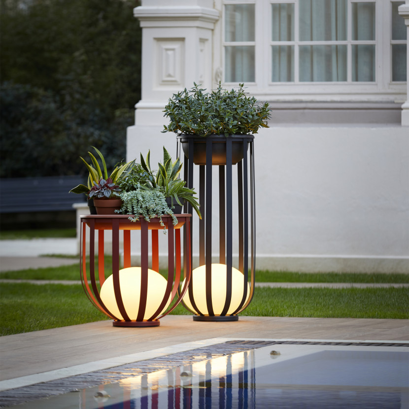 Floor lamp top with plant holder