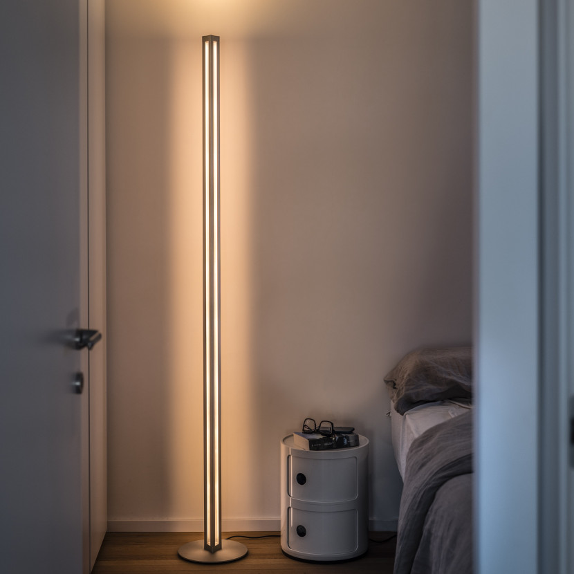 Corner stick online lamp