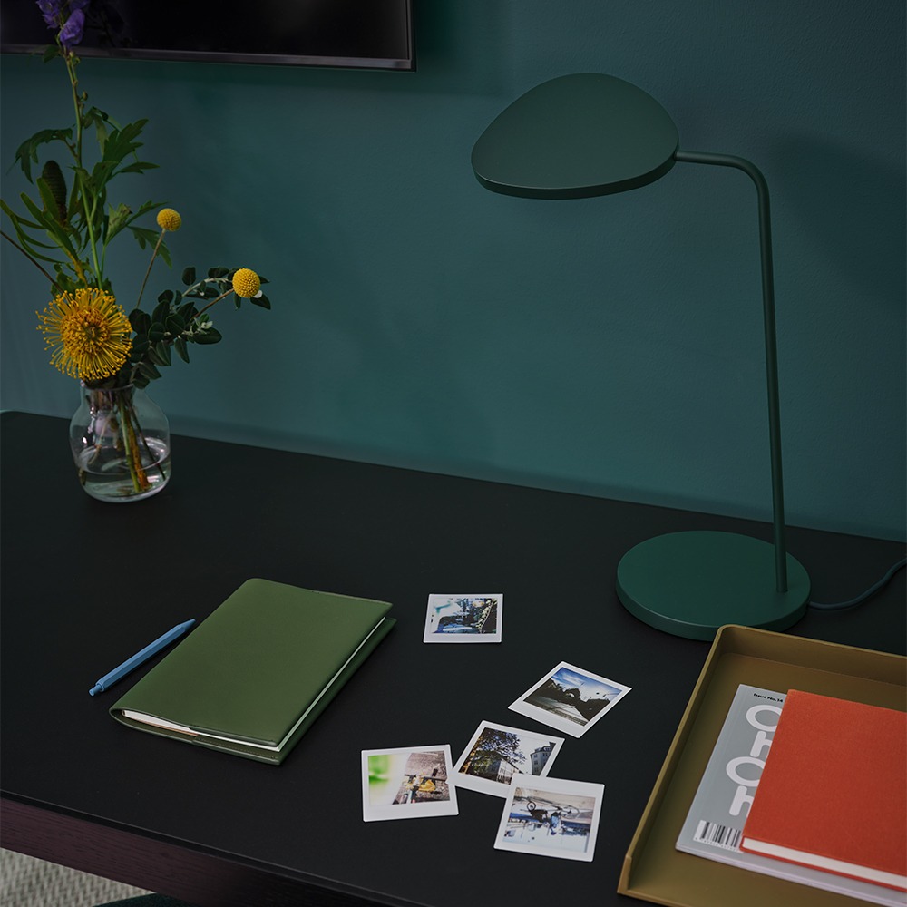 Muuto Leaf Table Lamp in Dark Green Muuto Leaf Table Lamp in Dark Green