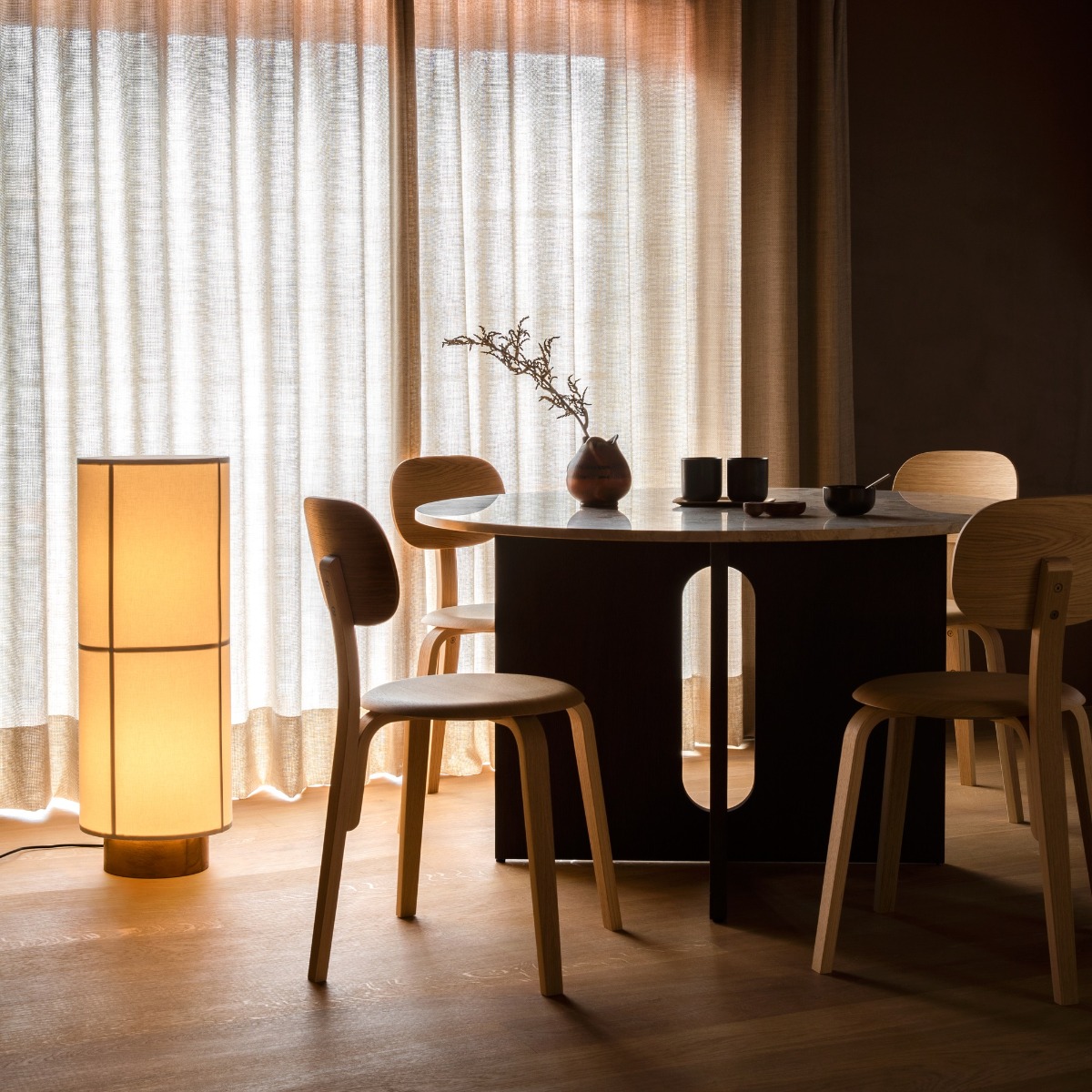 Menu Hashira Floor Lamp