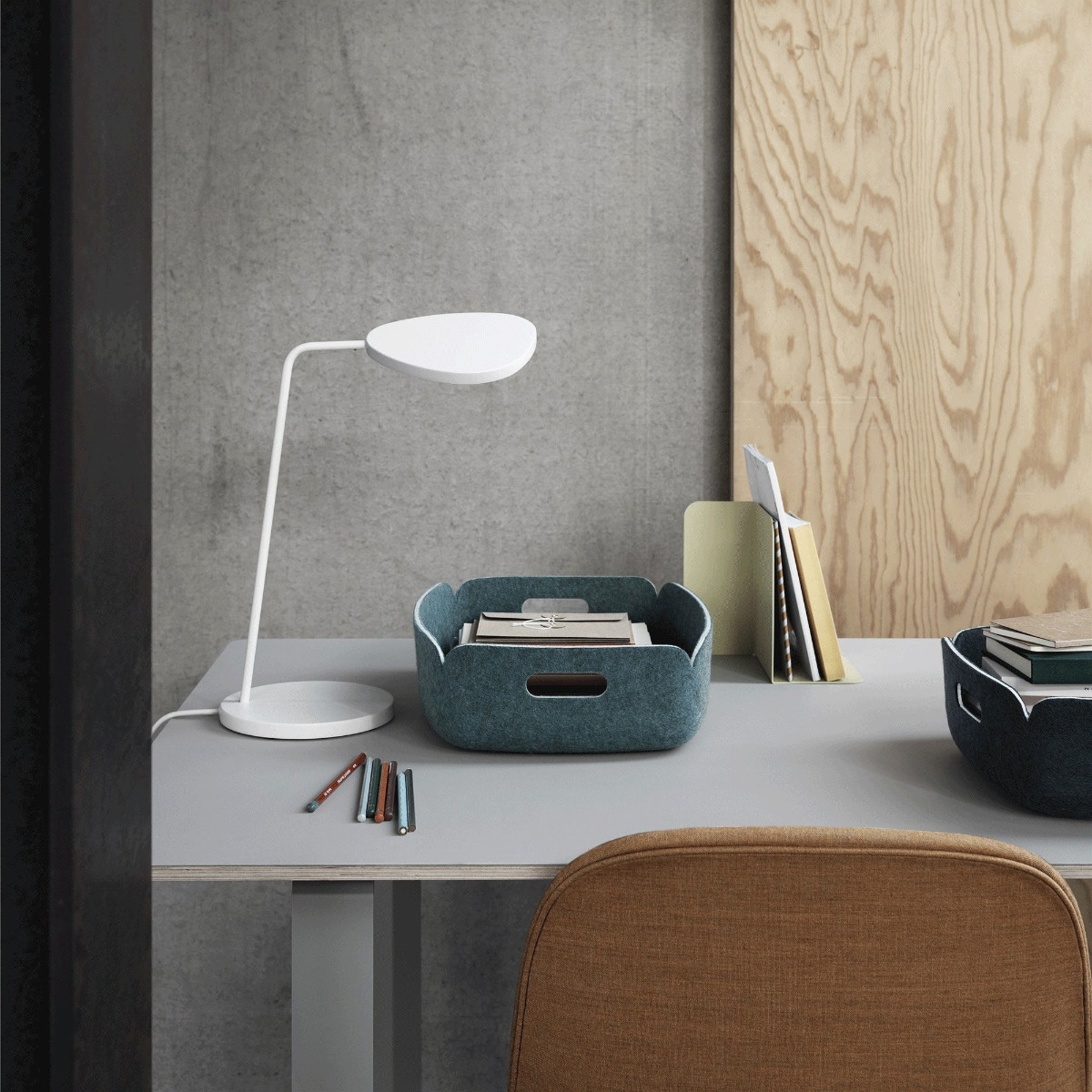 Muuto Leaf Table Lamp in Light Green Muuto Leaf Table Lamp in Light Green