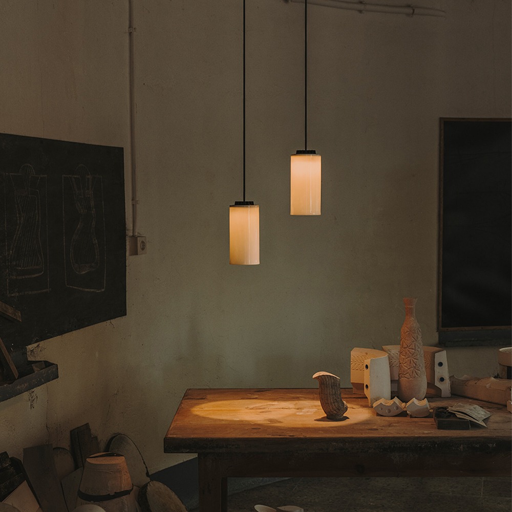 santacole-historias--0007-artesania-industrial-la-porcelana-y-la-luz-x2400.jpg santacole-historias--0007-artesania-industrial-la-porcelana-y-la-luz-x2400.jpg