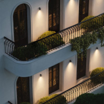 Lodes Arrakis LED Outdoor Wall Light Lifestyle Balcony